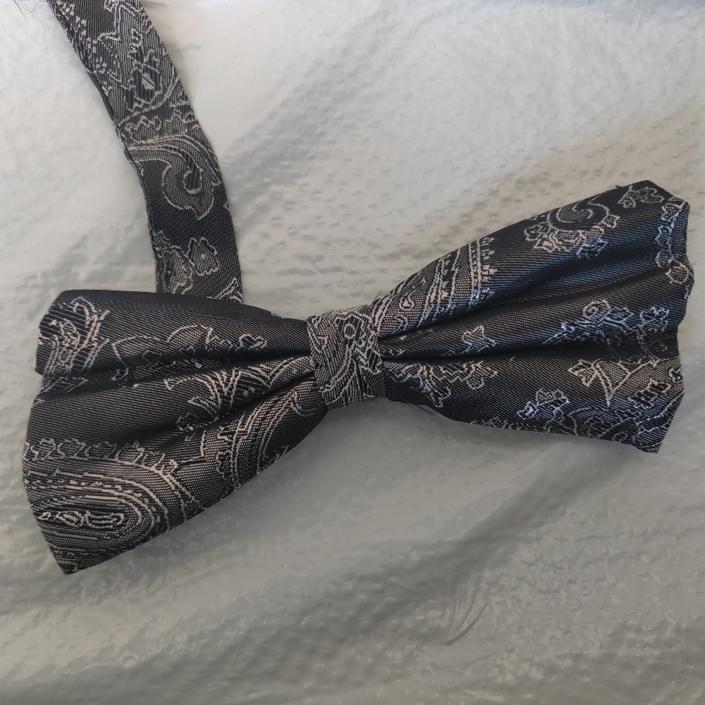 Bow tie